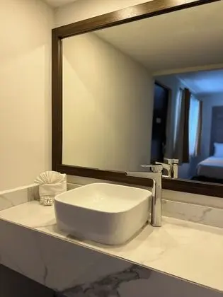 Deluxe Tek Büyük Yataklı Oda, 2 Çift Kişilik Yatak, Engellilere Uygun, Havuz Manzaralı