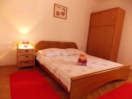 Ev (Bugi - free parking - H(8+2))