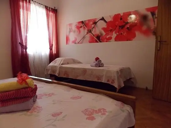 Ev (Bugi - free parking - H(8+2))