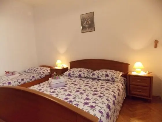 Ev (Bugi - free parking - H(8+2))