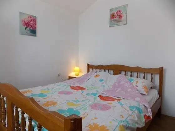 Ev (Bugi - free parking - H(8+2))