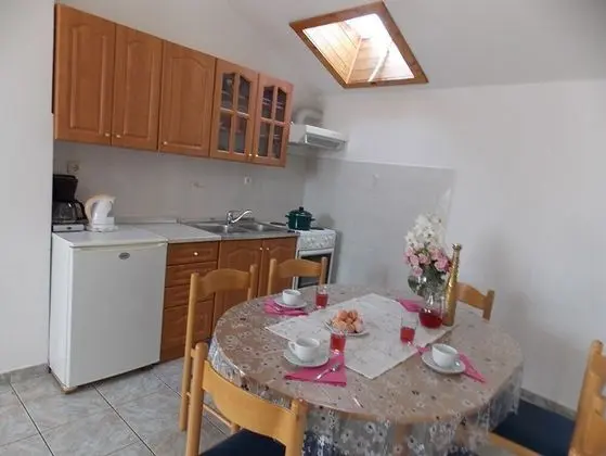 Ev (Bugi - free parking - H(8+2))