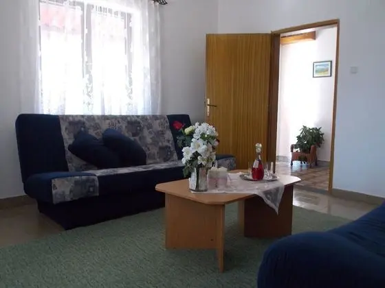 Ev (Bugi - free parking - H(8+2))