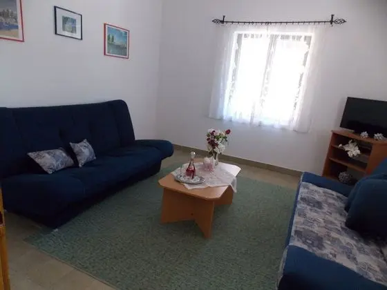 Ev (Bugi - free parking - H(8+2))