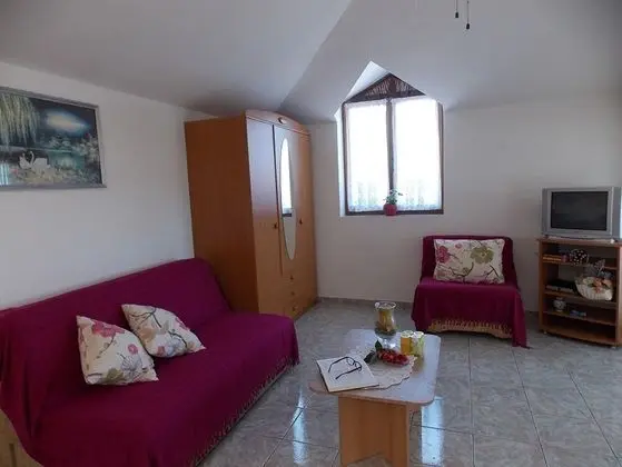 Ev (Bugi - free parking - H(8+2))