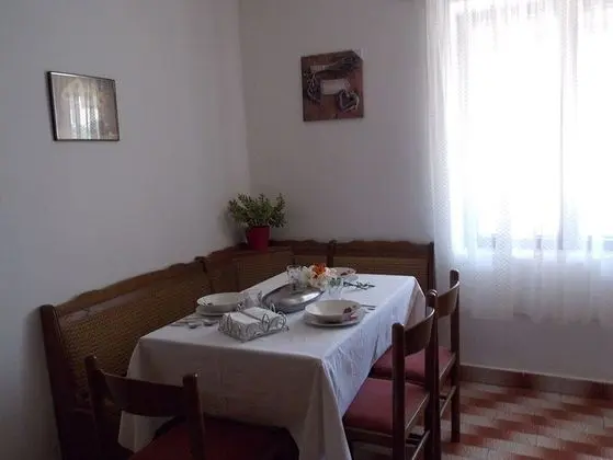 Ev (Bugi - free parking - H(8+2))