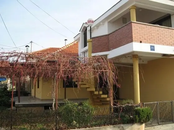 Ev (Bugi - free parking - H(8+2))