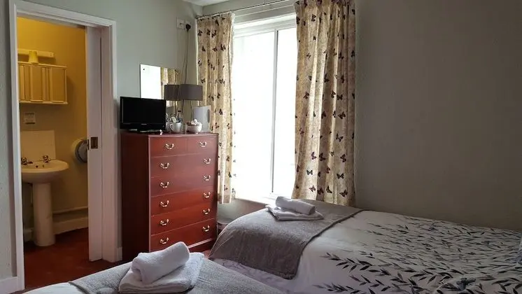 Üç Kişilik Oda