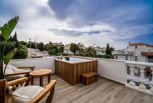 Çatı Katı Oda-Jakuzili, Bahçe Manzaralı