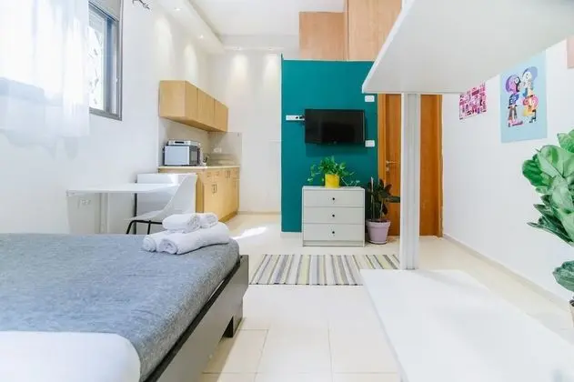 Studio with Kitchen