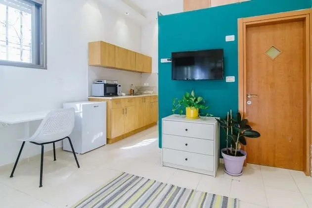 Studio with Kitchen