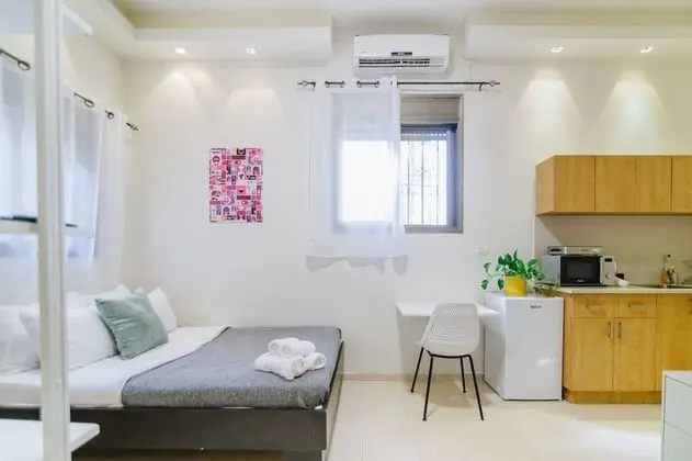Studio with Kitchen