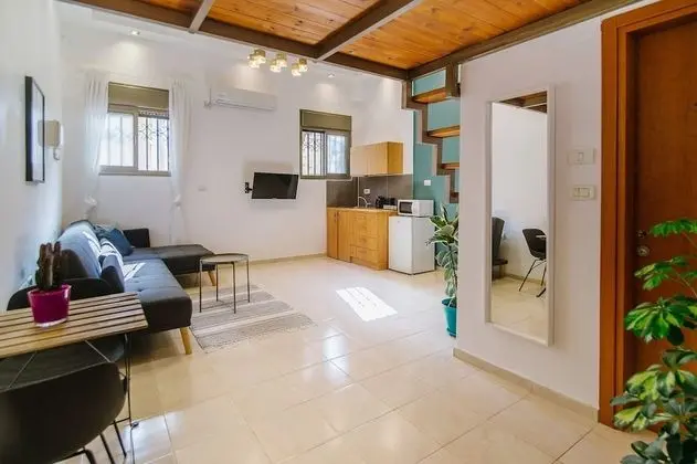 Studio with Kitchen and Gallery