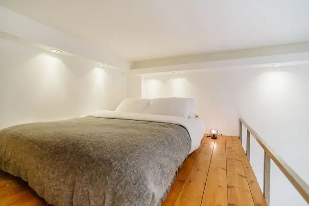 Studio with Kitchen and Gallery