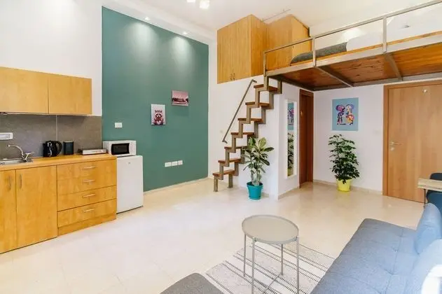 Studio with Kitchen and Gallery