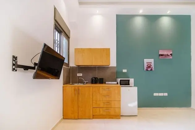 Studio with Kitchen and Gallery