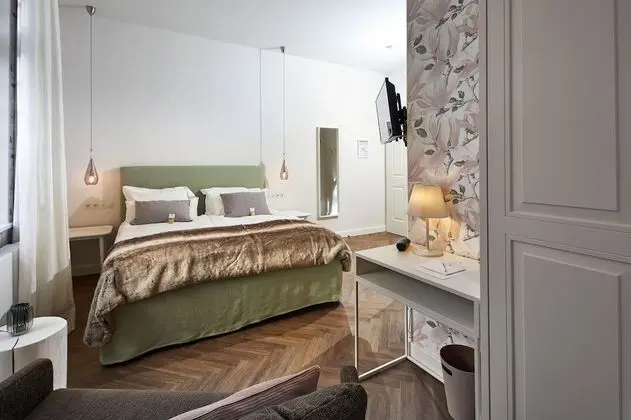 Premium Tek Büyük Yataklı Oda