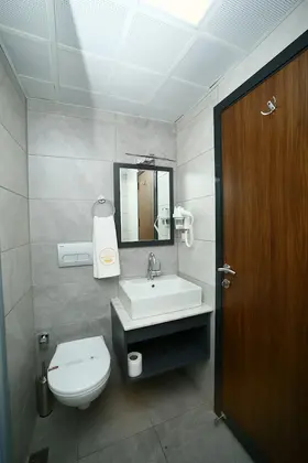 Standard Custom Tek Büyük Yataklı Oda