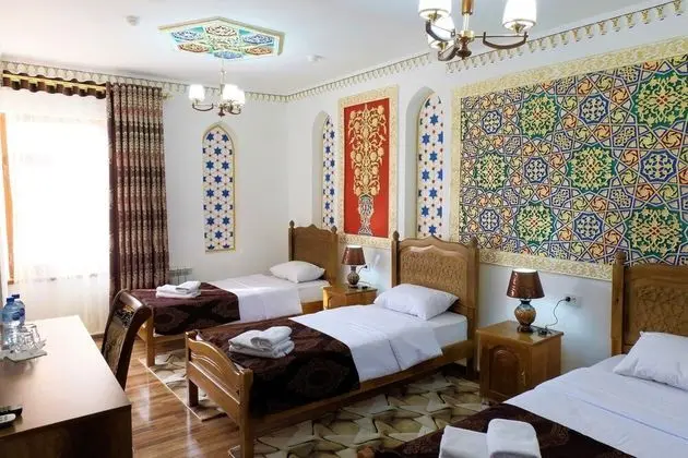 Üç Kişilik Oda