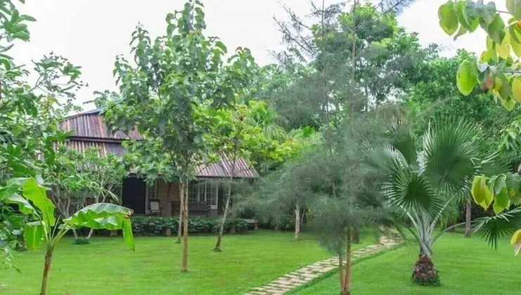Villa (Paw Oo)