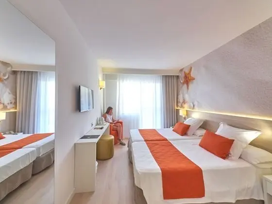 Tek Büyük veya İki Ayrı Yataklı Oda, Balkon