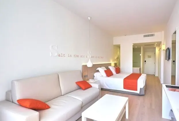 Tek Büyük veya İki Ayrı Yataklı Oda, Balkon