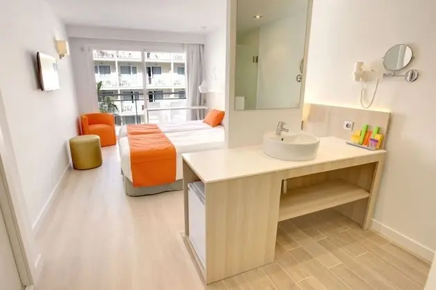 Tek Büyük veya İki Ayrı Yataklı Oda, Balkon