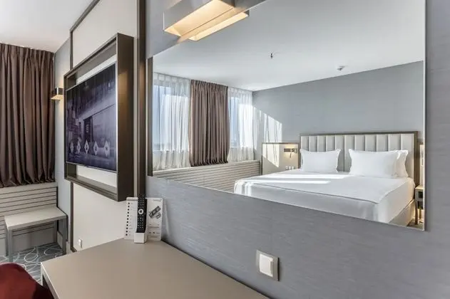 Deluxe Tek Büyük Yataklı Oda