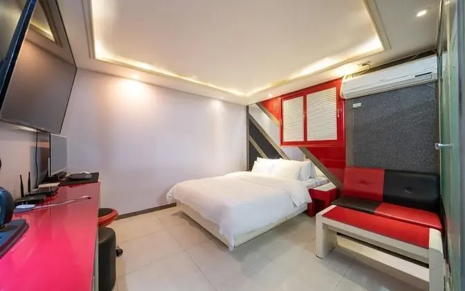 Oda (Special Room (Smart TV Bathtub for 2 )