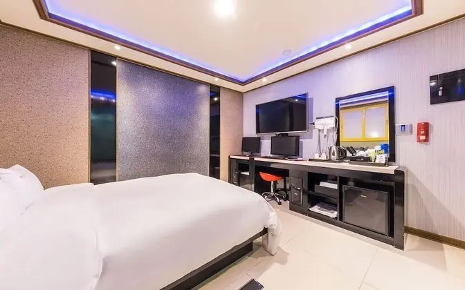 Oda (Special Room (Smart TV Bathtub for 2 )