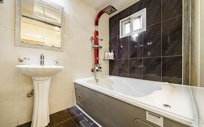 Oda (Special Room (Smart TV Bathtub for 2 )