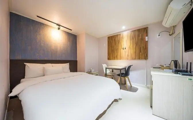 Oda (Standard (You can watch Netflix you c)