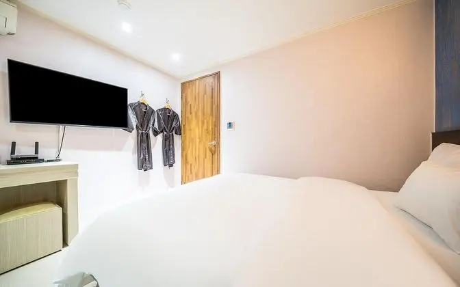 Oda (Standard (You can watch Netflix you c)