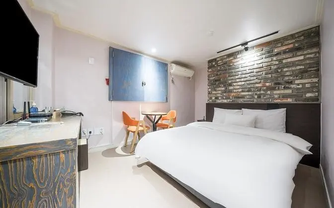 Oda (Standard (You can watch Netflix you c)