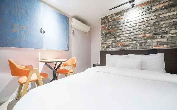 Oda (Standard (You can watch Netflix you c)