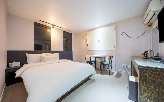 Oda (Standard (You can watch Netflix you c)