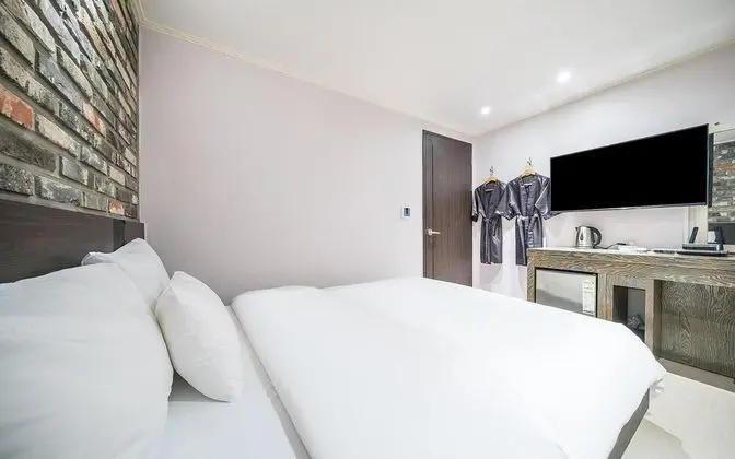 Oda (Standard (You can watch Netflix you c)