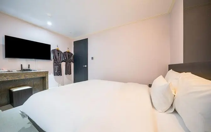 Oda (Standard (You can watch Netflix you c)