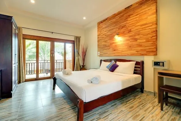 Deluxe Apartment with Balcony