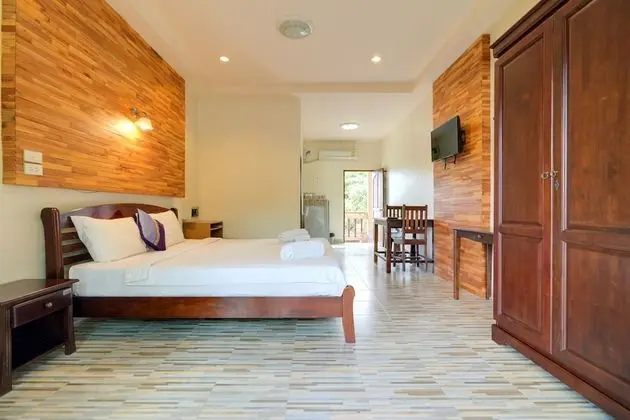 Deluxe Apartment with Balcony