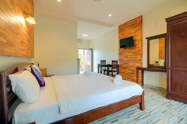 Deluxe Apartment with Balcony