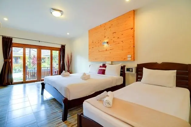 Family Room with Bathtub - Ground Floor