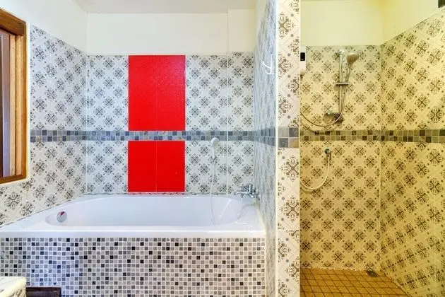 Family Room with Bathtub - Ground Floor