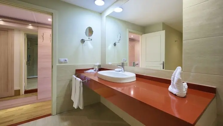 Tek Büyük Yataklı Oda, Balkon, Deniz Manzaralı