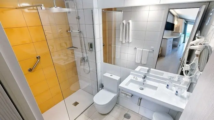 Büyük Yataklı Tek Kişilik Oda