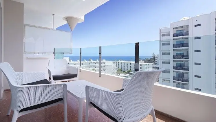 Tek Büyük Yataklı Oda, Balkon