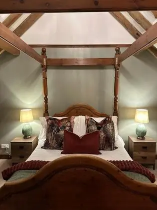 Deluxe Tek Büyük Yataklı Oda, Banyolu/Duşlu (Four Poster)