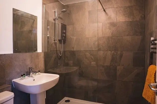 İki Ayrı Yataklı Oda, Banyolu/Duşlu
