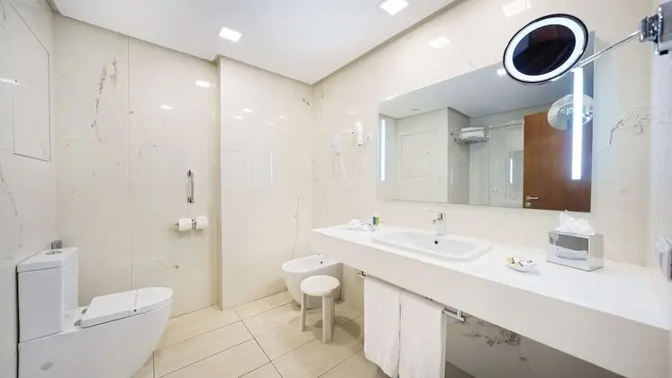 Standard Tek Büyük Yataklı Oda (Spa access included)