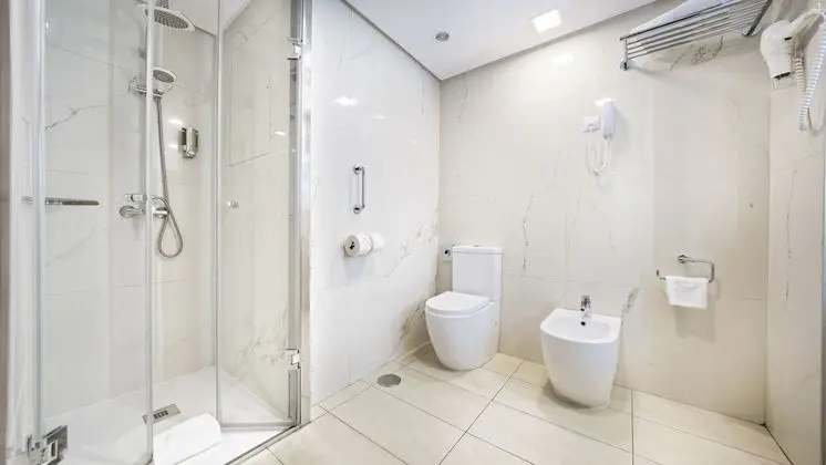 Standard Tek Büyük Yataklı Oda (Spa access included)